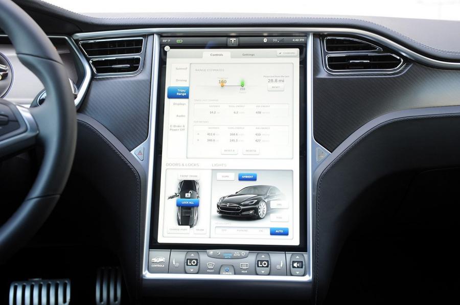 Детали интерьера Tesla Model S 2012 года  (фото 27 из 88)